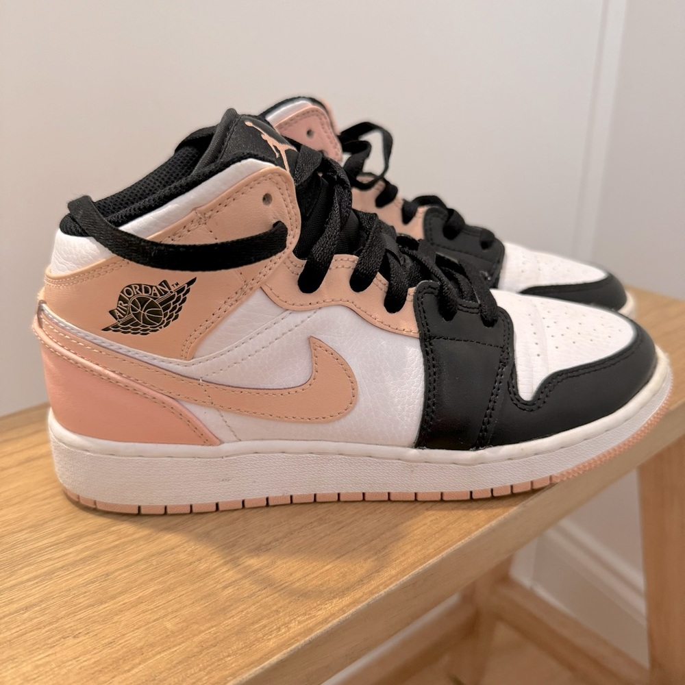 Nike Air  Jordan 1 Mid GS 'Crimson Tint'

$